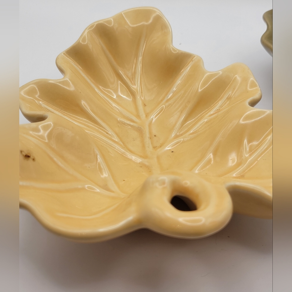 Vintage LEAF Shaped Ceramic Bowls. - Picture 4 of 8
